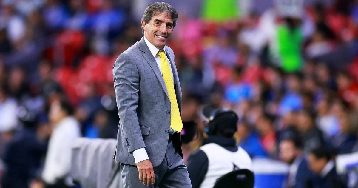 Guillermo Almada exige “intensidad nunca antes vista y concentración absoluta” para el Clásico Nacional y valora dar minutos a los nuevos jugadores. REUTERS/Eloisa Sanchez