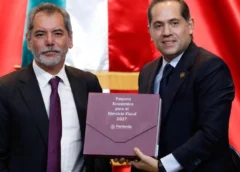 El secretario de hacienda y crédito público, Édgar Amador, entrega el Paquete Económico 2027 en la Cámara de Diputados, el 8 de septiembre de 2026. Foto: Diego Simón Sánchez / EL UNIVERSAL