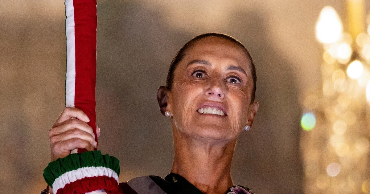Mexico President Claudia Sheinbaum rings a bell during the “Cry of Independence” ceremony marking Mexico's independence from Spain, at the Zocalo in Mexico City, Mexico, September 15, 2026. REUTERS/Quetzalli Nicte-Ha
