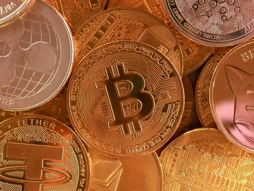 El acusado utilizó billeteras de criptomonedas para mover aproximadamente cuatro millones de dólares provenientes del narcotráfico. REUTERS/Dado Ruvic/Ilustración/Foto de archivo