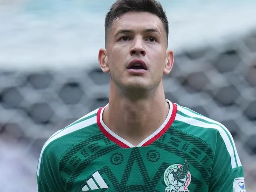 César Montes con la Selección Mexicana, durante el pasado Mundial de 2026 - Foto: Imago7