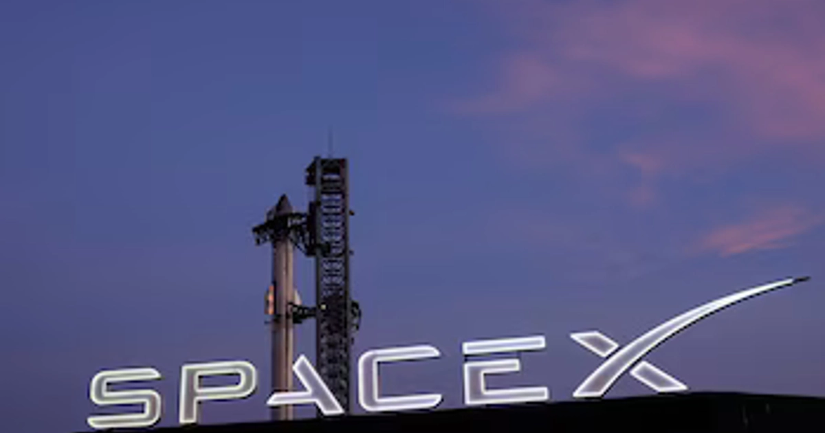 SpaceX modificó el filtrado de Super Heavy tras señales de hielo en los motores centrales durante el descenso del vuelo 13, antes (AP foto/Eric Gay)