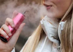 Vapeadores ganan terreno entre adolescentes pese la prohibición en México: estos son los riesgos de su consumo