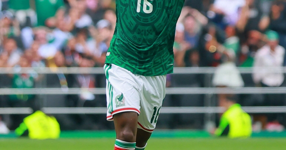 Soccer Football - FIFA World Cup 2026 - Group A - Mexico v South Africa - Estadio Azteca, Mexico City, Mexico - June 11, 2026 Mexico's Julian Quinones reacts after missing a chance to score REUTERS/Eloisa Sanchez