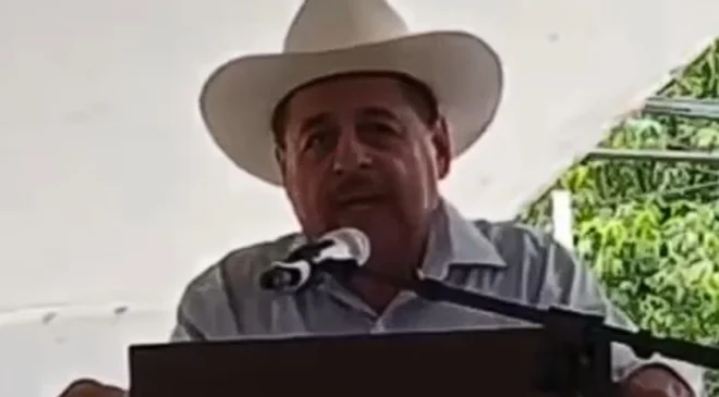 Alcalde de Jaltocán, Hidalgo, exige a sacerdote no intervenir en la vida política del municipio; gobernador pide prudencia