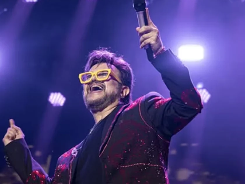 Aleks Syntek pide a sus verdaderos fans que lo defiendan en redes cuando lo ataquen.