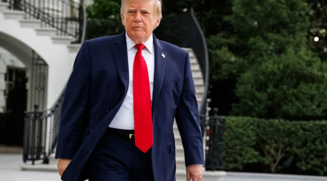 Trump cambia «inteligencia artificial» por «superinteligencia» en el gobierno de EU; ordena usar las siglas «SI»