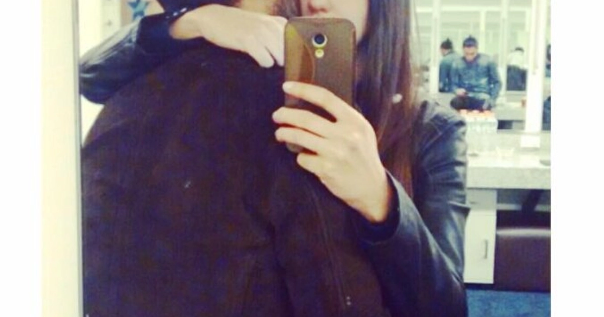 El hijo de 6 años de la pareja sobrevivió al ataque porque se ocultó debajo de la cama mientras se cometía el crimen. Foto: Instagram