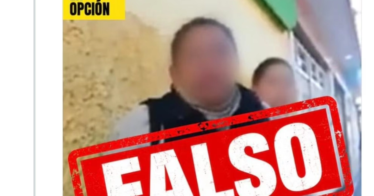 Publicación en redes sociales de la Fiscalía de Michoacán con una imagen sobrepuesta con el sello en rojo de la palabra FALSO