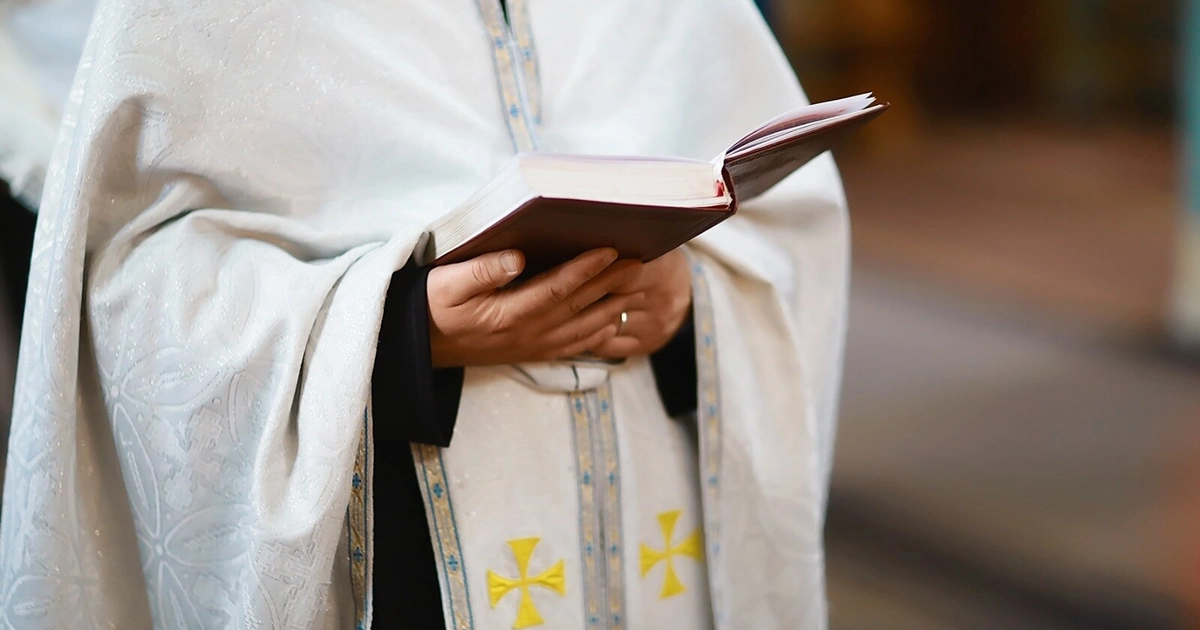 Investigan el asesinato del párroco de la Iglesia Santa Cruz, Román de la Cruz. (Shutterstock)