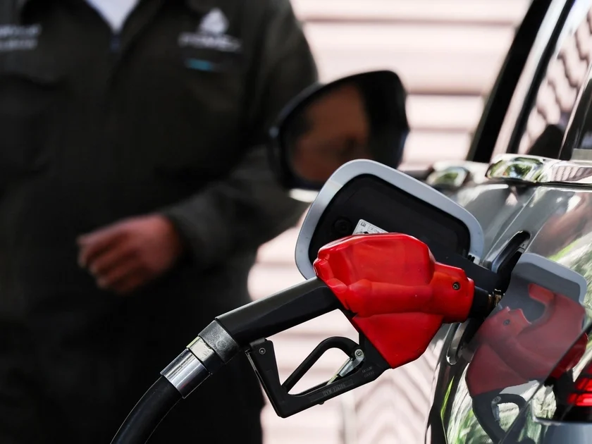 La medida del SAT apuntó a empresas comercializadoras que vendían combustible de manera ilegal. REUTERS/Raquel Cunha