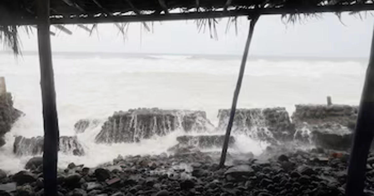 La playa de El Paraíso, mientras el huracán Polo —clasificado por última vez como tormenta de categoría 4— avanza hacia el noroeste mar adentro, en Armería, estado de Colima, México, el 24 de septiembre de 2026. REUTERS/Dante Alfaro