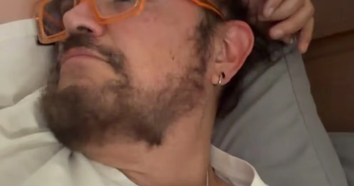 Aleks Syntek llora la muerte de Peter Byrne