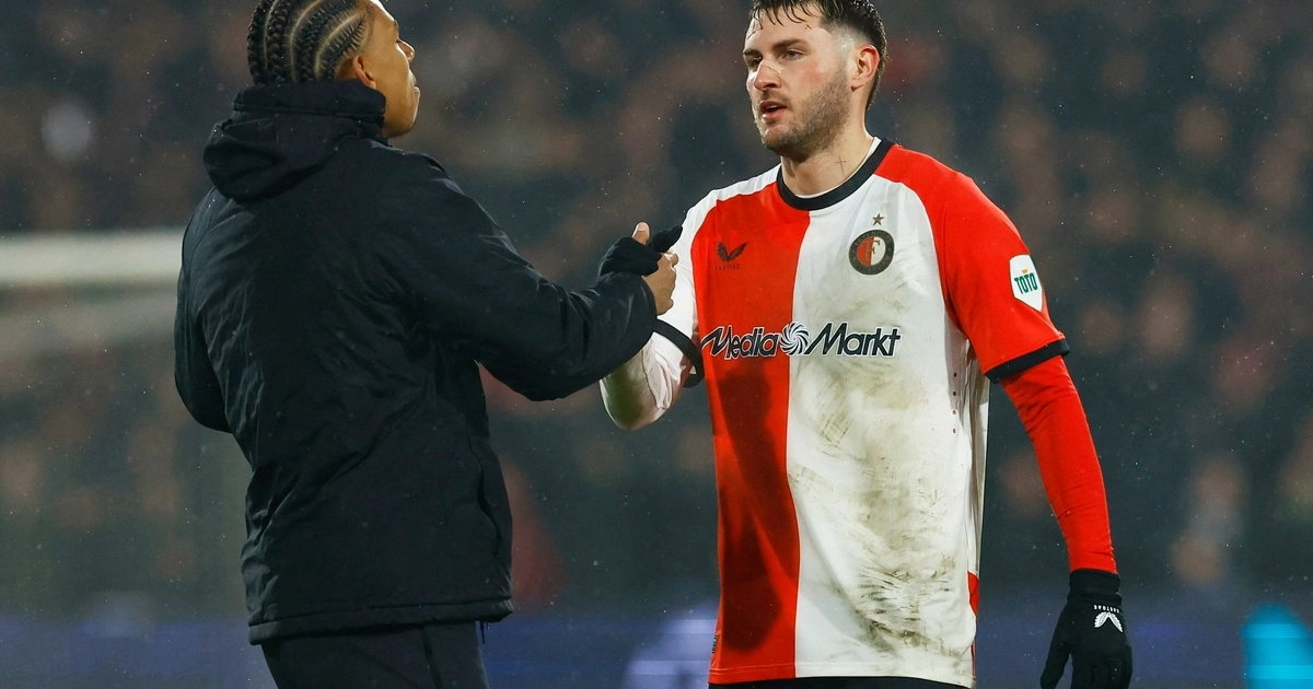 AC Milan fichó al delantero mexicano desde Feyenoord en enero de 2025 por una cifra cercana a 32 millones de euros. REUTERS/Piroschka Van De Wouw