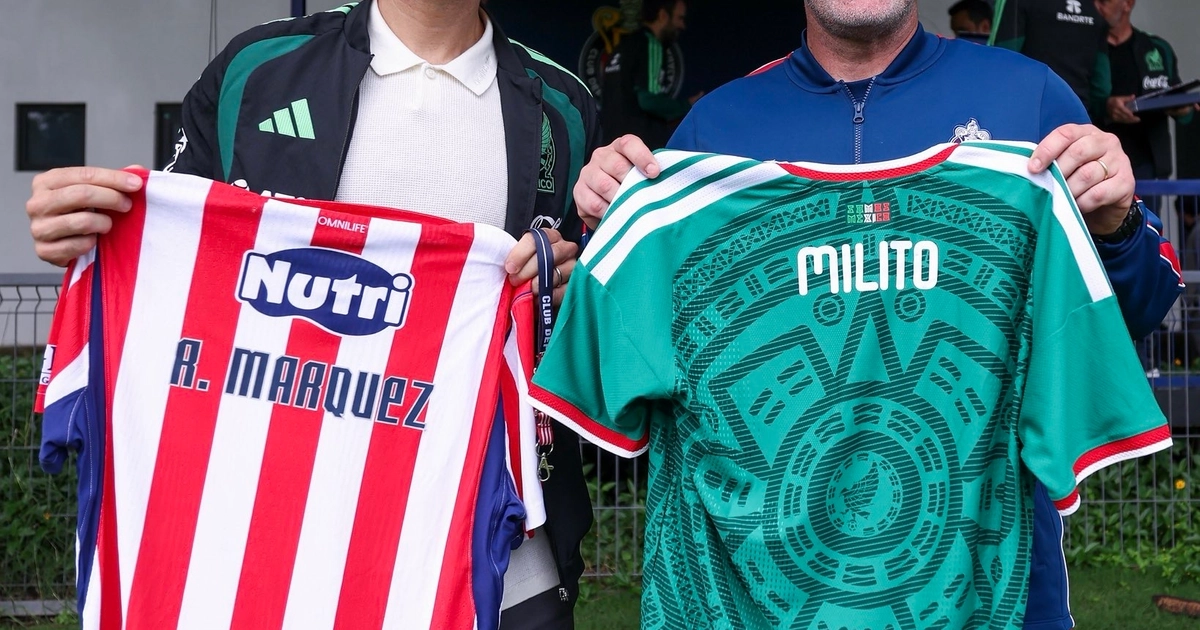 Gabriel Milito recibió a Rafael Márquez en las instalaciones de Chivas. Ambos se saludaron afectuosamente y compartieron anécdotas antes del entrenamiento de este miércoles 9 de septiembre. (X/ @Chivas)