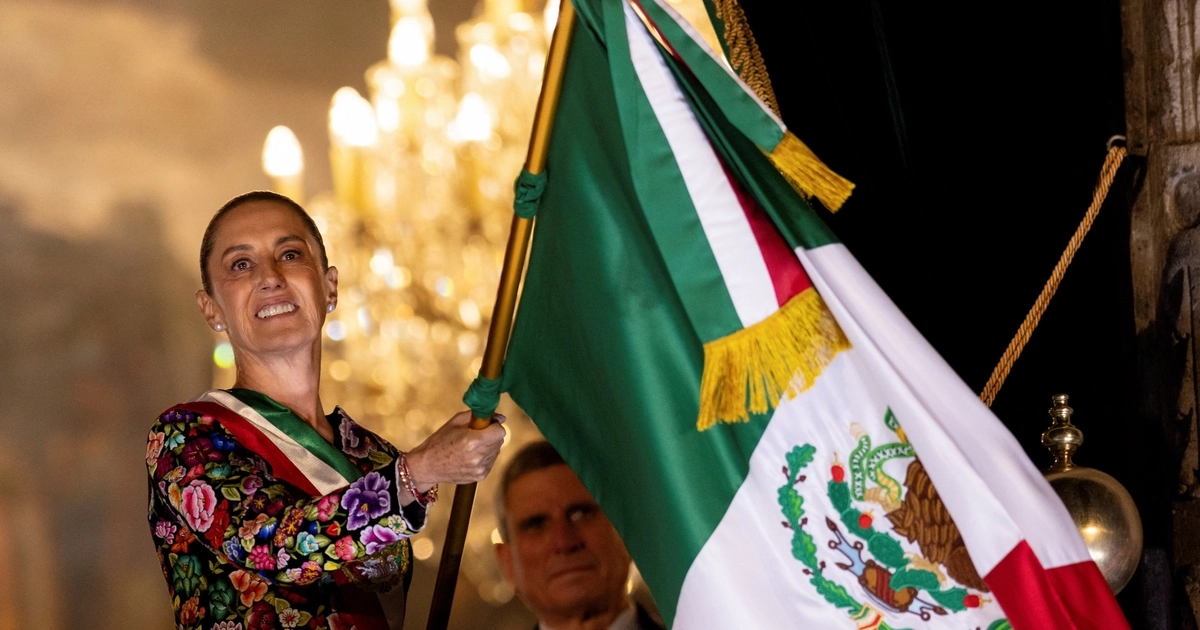 Mexico's President Claudia Sheinbaum waves a Mexican flag during the annual “Cry of Independence” ceremony marking Mexico's independence from Spain, at the Zocalo in Mexico City, Mexico, September 15, 2026. REUTERS/Quetzalli Nicte-Ha