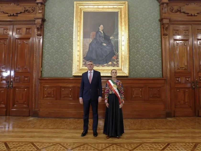 Claudia Sheinbaum y Jesús María Tarriba en el Grito de Independencia. (Captura de pantalla)