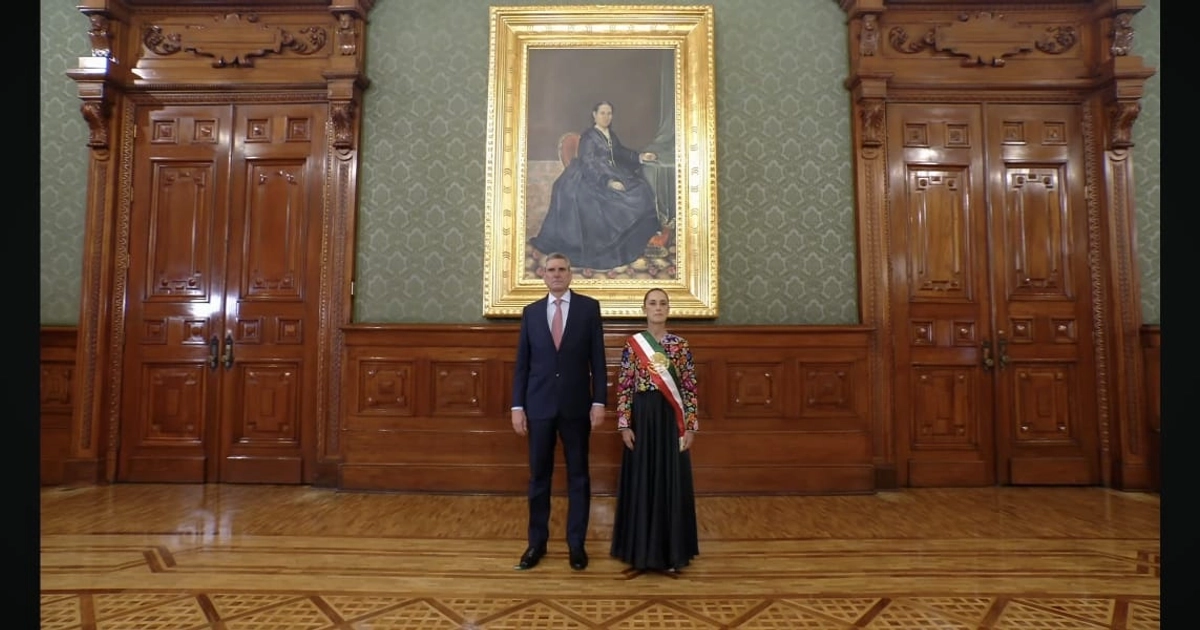Claudia Sheinbaum y Jesús María Tarriba en el Grito de Independencia. (Captura de pantalla)