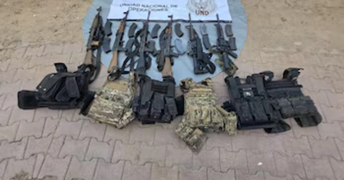A los detenidos se les confiscaron diversas armas de fuego y cartuchos Foto: X García Harfuch