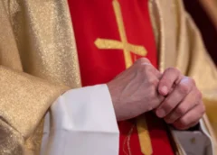 Más de 270 clérigos católicos abusaron de cerca de mil niños en Massachusetts; revela investigación de Fiscalía