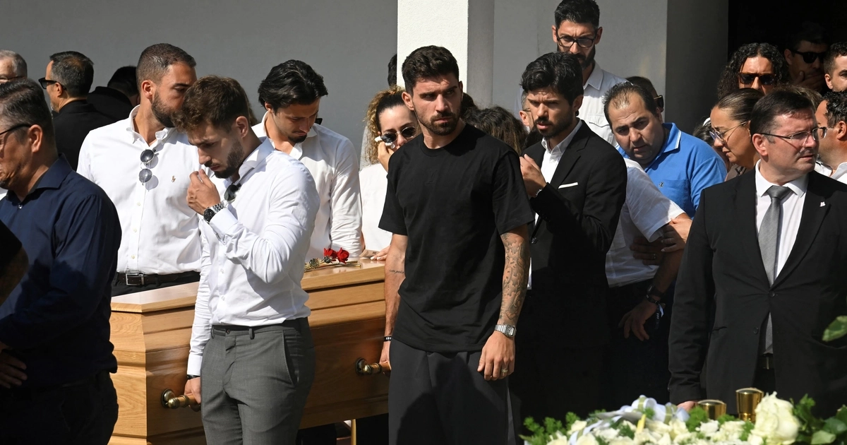 Rúben Neves cargó el féretro de Diogo Jota en su velorio (AP Photo)