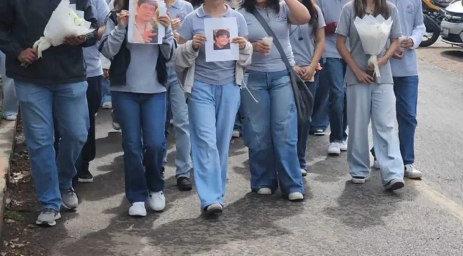 Estudiantes de la UAEM marchan en silencio para exigir justicia por Christian y Gael