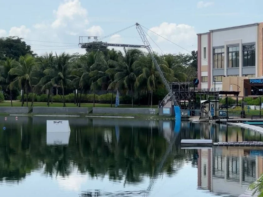 Lago artificial de Plaza La Isla, en Mérida, Yucatán. Foto: Uno TV