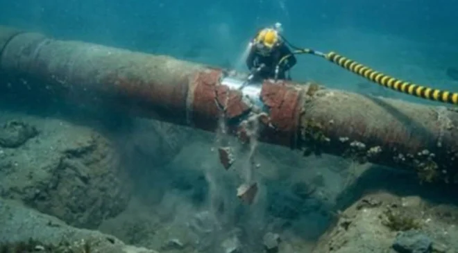 Pemex atiende presencia de aceite crudo en el mar frente a Campeche; no llegará a costas
