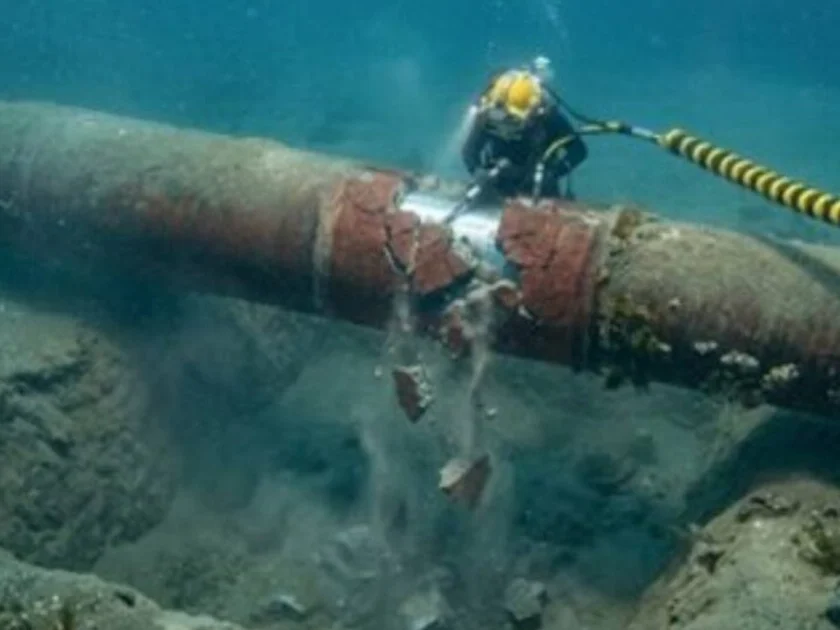 Pemex atiende presencia de aceite crudo en el mar frente a Campeche. Foto: X / @Pemex