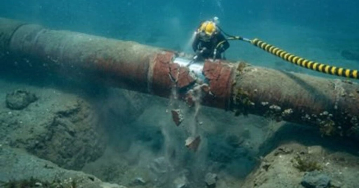 Pemex atiende presencia de aceite crudo en el mar frente a Campeche. Foto: X / @Pemex