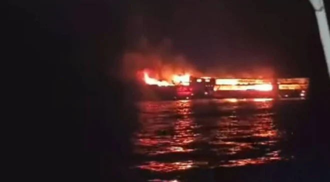 Feroz incendio en embarcación deja un saldo preliminar de 5 muertos y 87 personas no localizadas