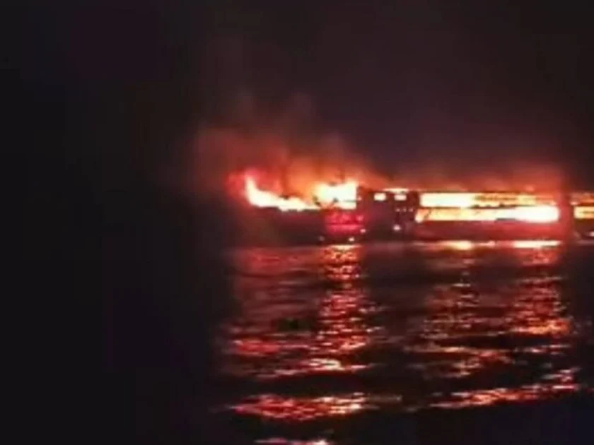 Incendio en ferri. Foto: FB @coastguardph