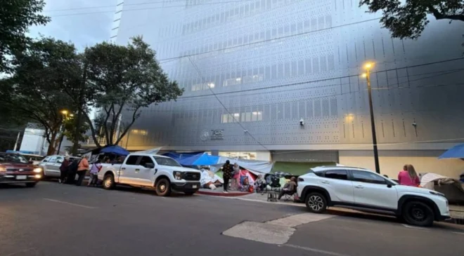 Madres buscadoras llevan 15 días en plantón frente a la FGR; denuncian falta de atención y temor por su seguridad