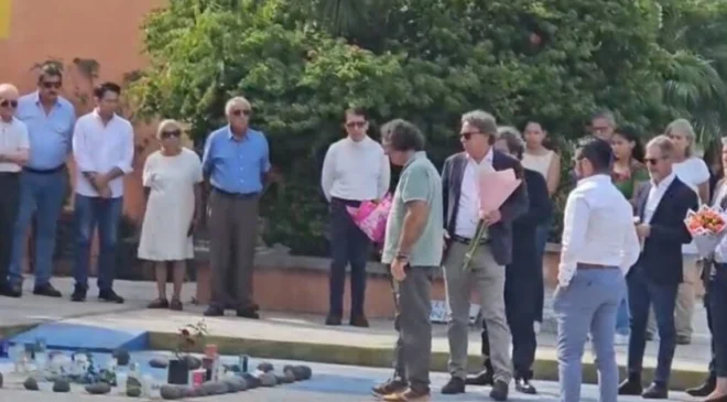Padre de Claudia Tacoronte llega a Cuautla para dejar ofrenda floral en memoria de la estudiante española