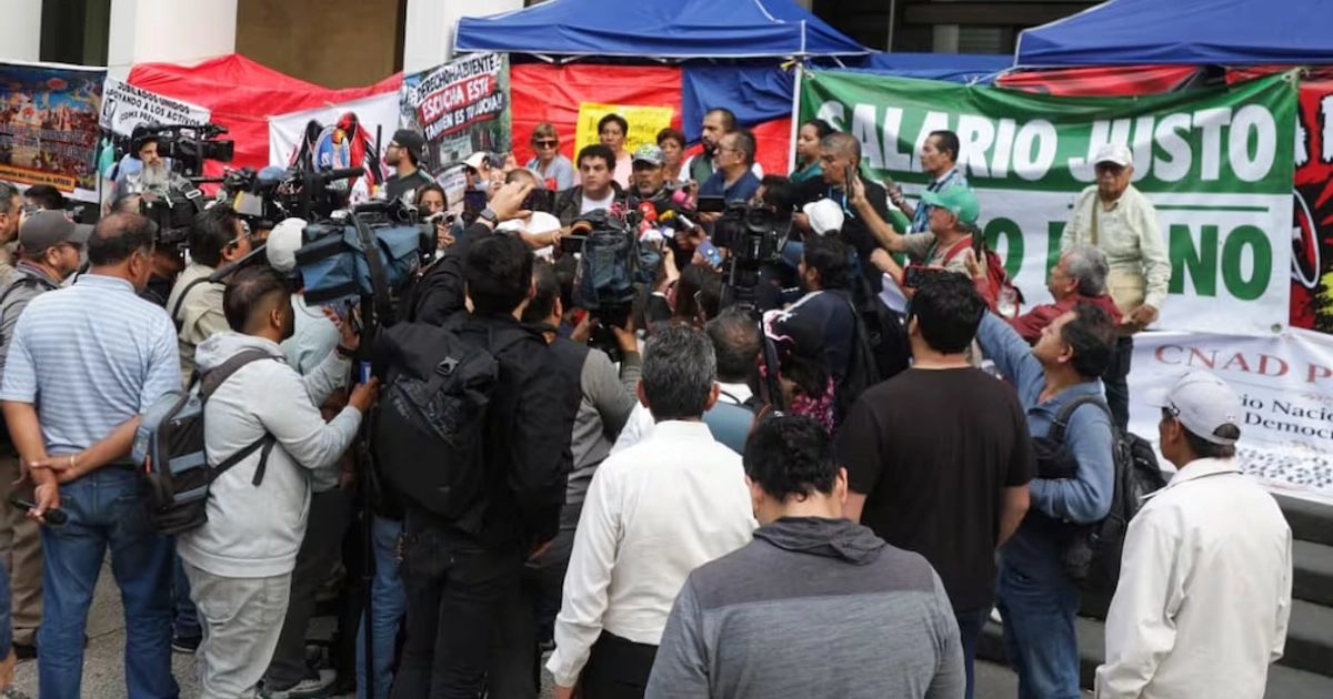 Trabajadores del IMSS acusan no haber sido convocados a la mesa de renegociación salarial y piden la destitución de Rafael Olivos (15/10/2026). Foto: Carlos Mejía/ EL UNIVERSAL