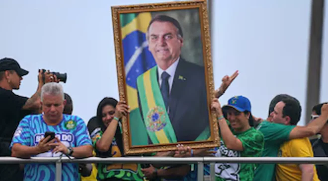 Carlos Bolsonaro dijo que su padre intenta asimilar la derrota electoral y la huida de Flávio a Estados Unidos