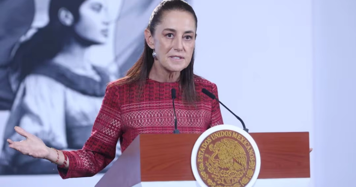 La presidenta Claudia Sheinbaum en la “Mañanera del Pueblo” del 13 de octubre de 2026 en Palacio Nacional. Foto: Luis Camacho/ EL UNIVERSAL