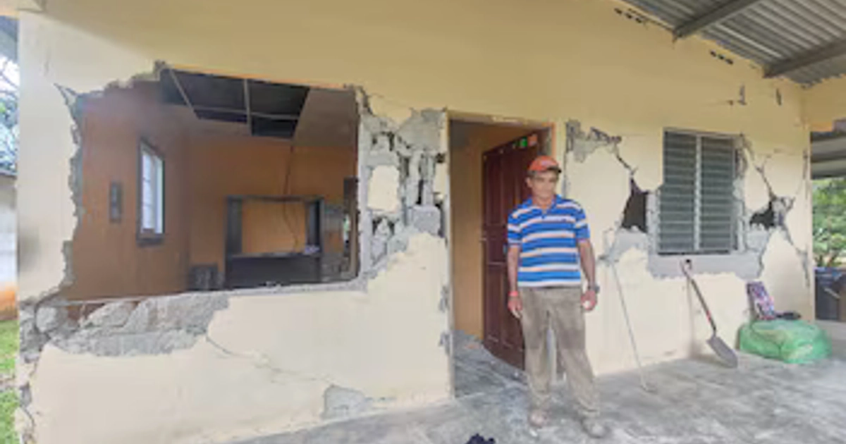 Casa afectada en Vallerriquito, provincia de Los Santos. Las réplicas pueden durar días, semanas e incluso meses, con sismos cada vez más pequeños y espaciados, indicó el Instituto de Geociencias de la Universidad de Panamá. (Cortesía)