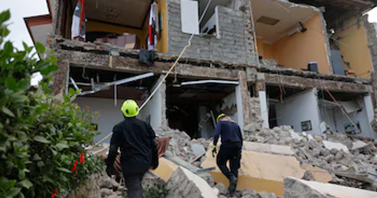 El movimiento telúrico causó pérdidas totales en viviendas del distrito y dejó comunidades enteras sin agua ni electricidad, mientras las autoridades de protección civil iniciaron la evaluación de los daños. EFE/ Bienvenido Velasco