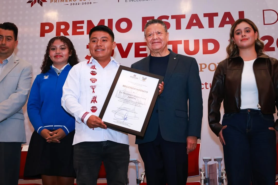 Julio Menchaca respalda transformación de juventud hidalguense