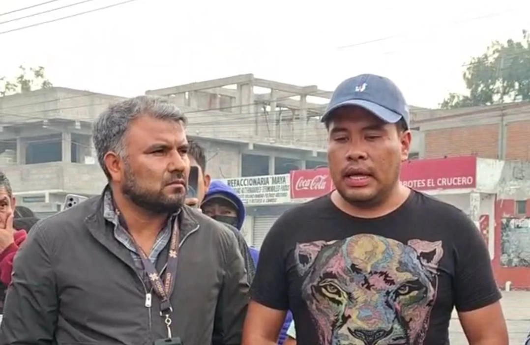 Habitantes inconformes por la exhumación de dos cuerpos en Atotonilco, bloquearon la Tula-Refineria y finalmente los recibirá el Secretario de Gobierno estatal