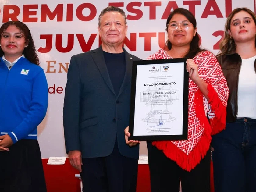Julio Menchaca respalda transformación de juventud hidalguense