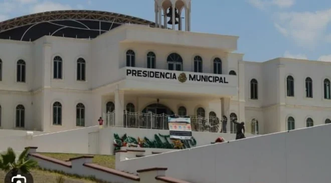 Pobladores de Atotonilco enardecieron al enterarse de que les sacaron dos tumbas de un terreno, porque ahí pretenden construir viviendas del Bienestar; al cuestionarla, la presidenta solo se rió