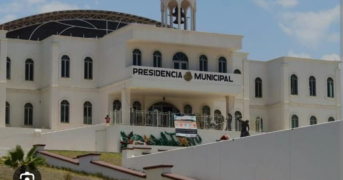 Pobladores de Atotonilco enardecieron al enterarse de que les sacaron dos tumbas de un terreno, porque ahí pretenden construir viviendas del Bienestar; al cuestionarla, la presidenta solo se rió