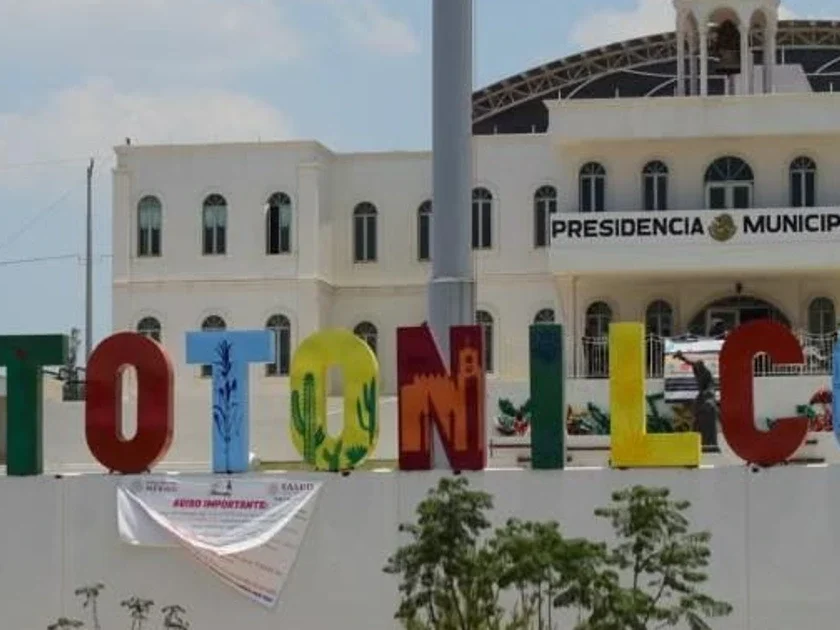 Afirma el gobernador que el terreno en conflicto en Atotonilco no era un panteón, pero el delegado dice que hay documentos que lo confirman