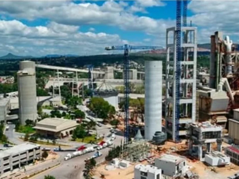 Todas las áreas productivas de la fábrica de la Cruz Azul en Tula trabajan al 100%, anunció el presidente del Consejo de administración de la cooperativa, Victor Velazquez