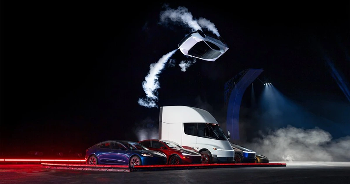 Una década después de presentar el Tesla Roadster, Tesla ha presentado el nuevo Roadster. Y ahora vuela