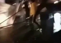 🔴 En la autopista México-Quéretaro tras más de 13 horas de bloqueo en Puente Grande por parte de vecinos que exigen la rehabilitación de la vialidad, personas encapuchadas quitaron a los manifestantes por la fuerza. Video: Redes sociales