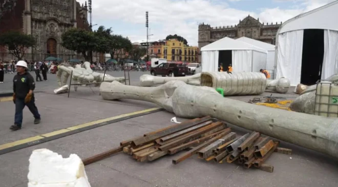 Comienza instalación de la catrina más alta del mundo en el Zócalo de CDMX; buscan romper un nuevo récord Guiness
