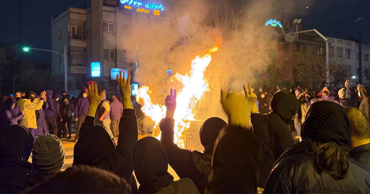 Foto obtenida por The Associated Press que muestra los disturbios y protestas en Teherán, Irán, el 9 de enero del 2026.